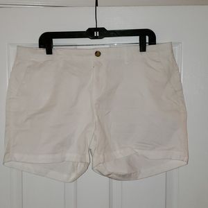 Old Navy white causal shorts